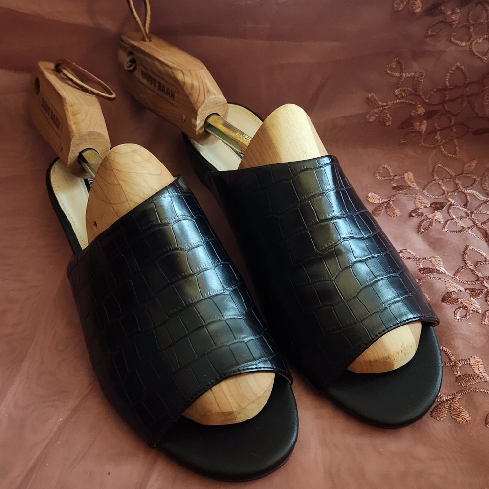 Violet & Red Slip On black  Peeptoe Flats Sandals Size 8.5 - Picture 2 of 8
